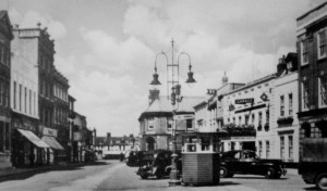 AOS P 1929 spalding market place 1950s. market attendants hut, and left of it the pump