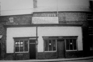 AOS P 2604 the black bull inn, new road spalding 1950